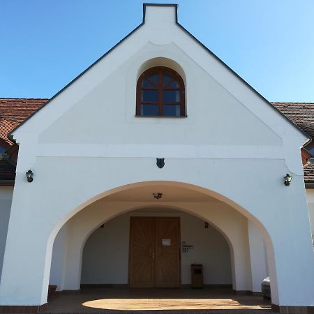 Figula Vendeghaz Hotel Balatonfured Exterior photo