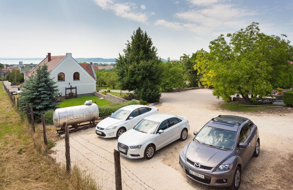 Figula Vendeghaz Hotel Balatonfured Exterior photo