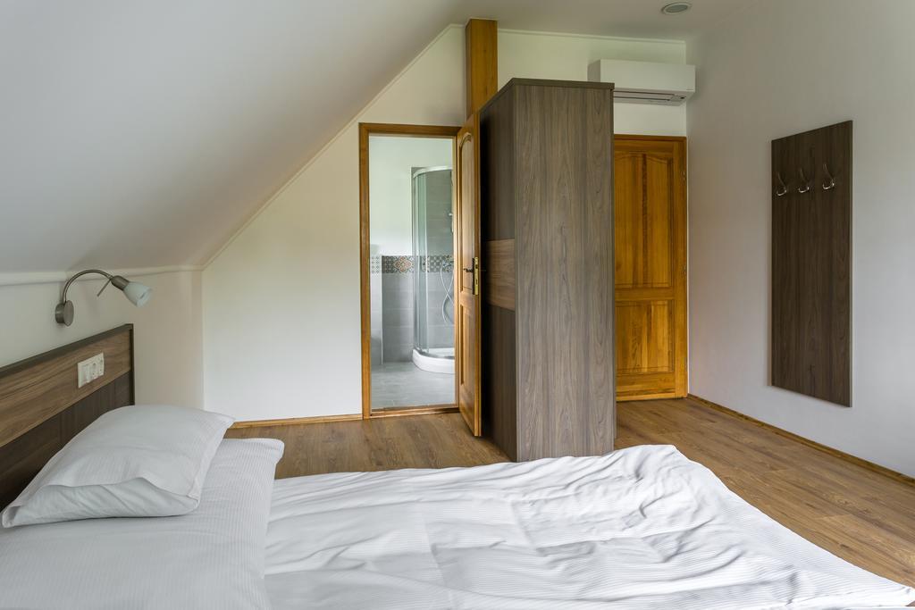 Figula Vendeghaz Hotel Balatonfured Exterior photo